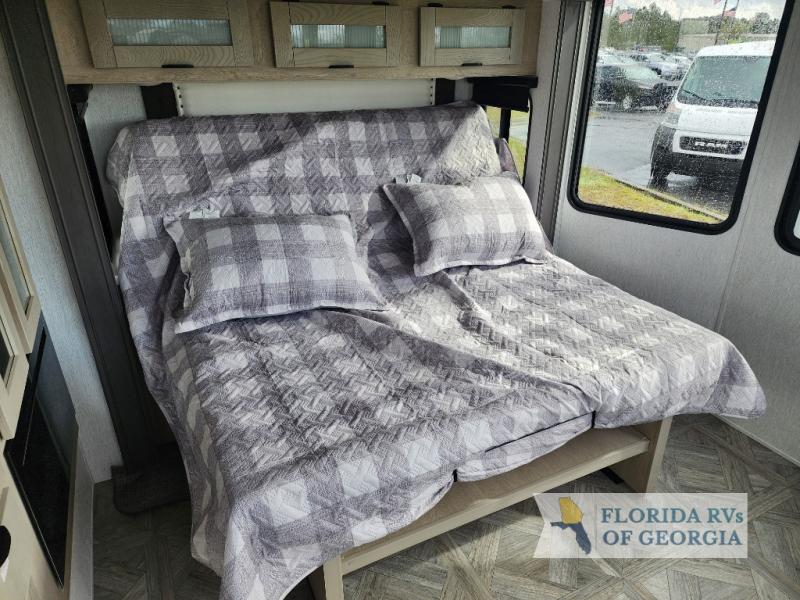 Forest River RV Salem Grand Villa 44VIEW bed